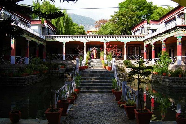 chuyến thăm quan Cung điện Norbulingka nên bắt đầu từ Kalsang Podrang