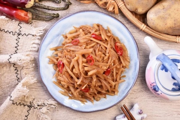 Khoai tây sợi xào là một một phần của ẩm thực đường phố Bắc Kinh