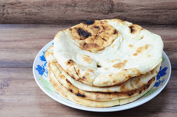 Món bánh mì Nan nướng lu truyền thống nổi tiếng