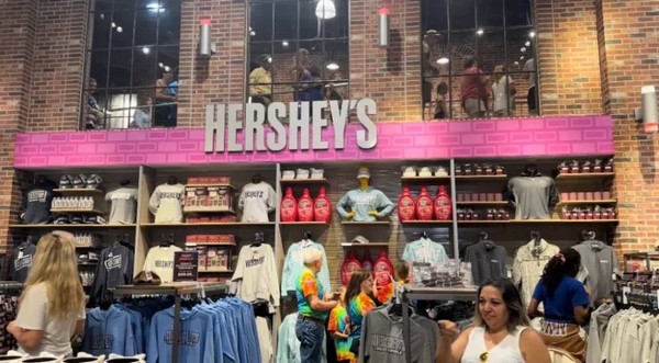 Khu quà lưu niệm tại Hershey’s Chocolate World