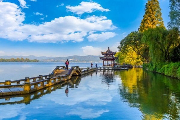 Đạp xe dạo quanh Tây Hồ Hàng Châu: Hành trình thưởng ngoạn thi họa