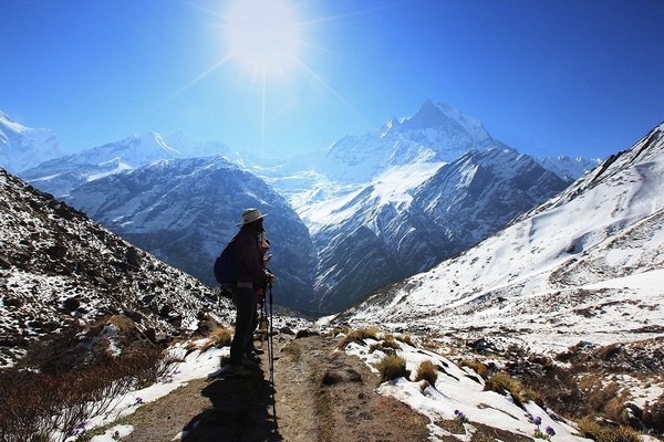 Dãy núi Himalaya dưới ánh mặt trời