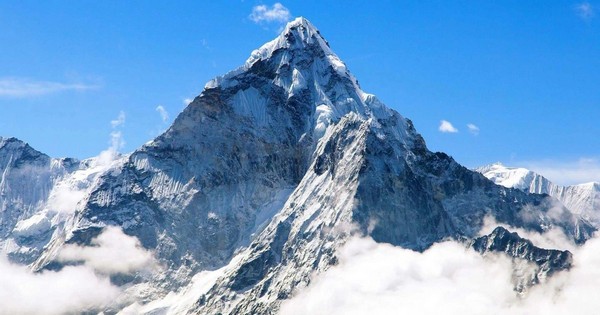 Đỉnh núi Everest - nóc nhà của thế giới