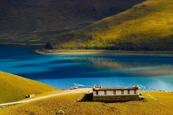 Hồ Yamdrok - nơi trú ngụ của thần Long nữ khi xưa