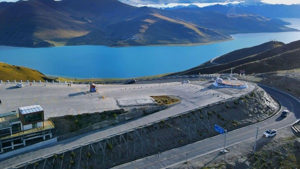 Đèo Kamba La tọa lạc giữa huyện Langkazi và huyện Gonggar