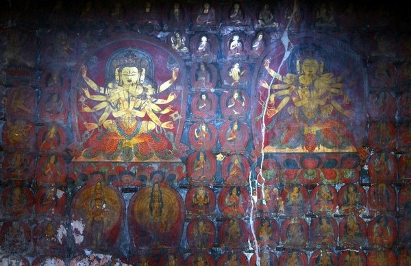 Các bức tranh tường (fresco) và điêu khắc tại đây là tài sản vô giá