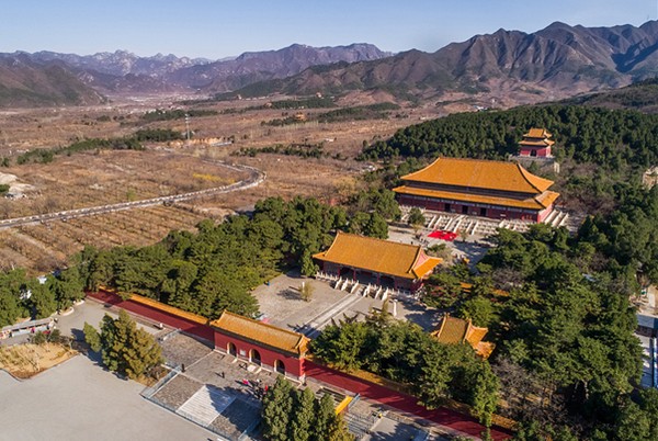 Địa cung Định Lăng ẩn mình trong lòng một ngọn đồi