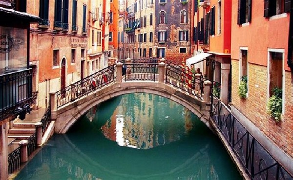 Cầu Than Thở ( Ponte dei Sospiri ) ở Venice