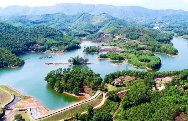 Hồ Ghềnh Chè đóng vai trò là một công trình thủy lợi quan trọng