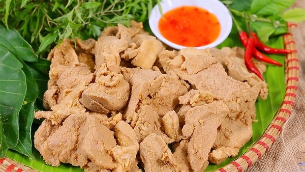 Thịt lợn muối chua, món ăn cầu kỳ của người Mường