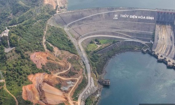 Nhà máy thủy điện Hòa Bình, biểu tượng của thành phố
