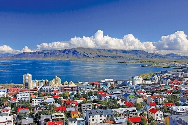 Iceland nằm ở vị trí chiến lược giữa châu Âu và Bắc Mỹ