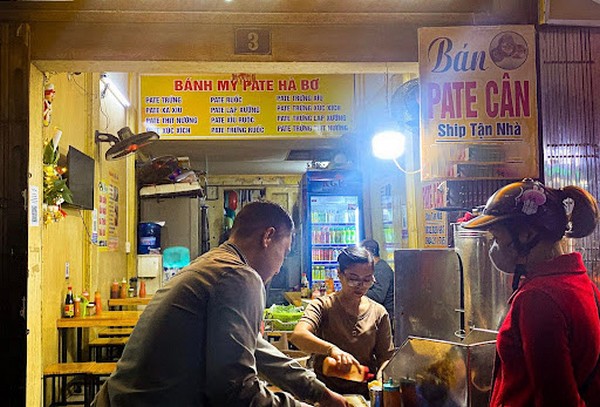 Bánh mì pate chân cầu Đò Quan nổi nhất Nam Định