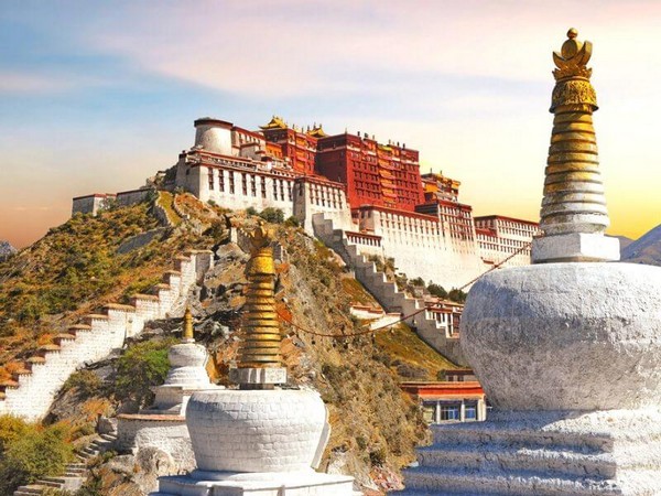 Một góc của tòa cung điện Potala tráng lệ