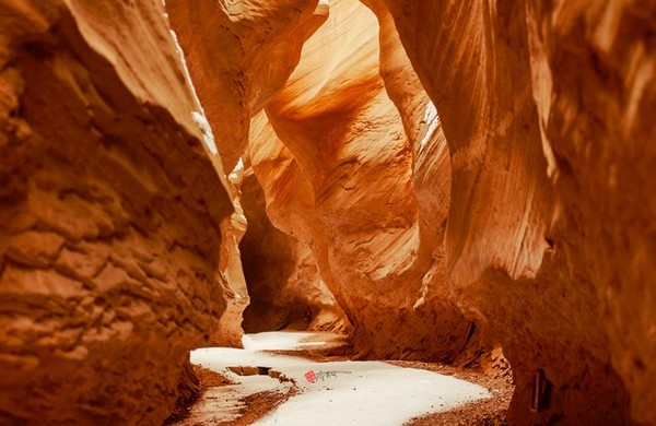 Địa hình của Hẻm núi đỏ Ganquan Yucha là một sự kết hợp ấn tượng