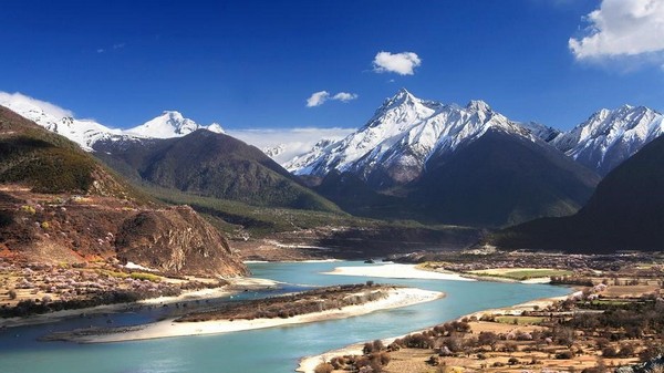 Hẻm núi lớn Yarlung Zangbo là một tuyệt tác được kiến tạo bởi sông Yarlung Zangbo