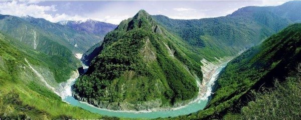 Điểm nhấn đặc biệt nhất của hẻm núi chính là khúc cua đột ngột hình móng ngựa