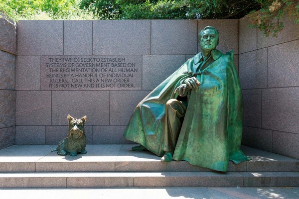Đài Tưởng Niệm Franklin Delano Roosevelt tôn vinh vị tổng thống thứ 32 của Hoa Kỳ
