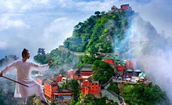 Điểm nhấn không thể bỏ qua tại thành phố Đan Giang chính là Núi Võ Đang