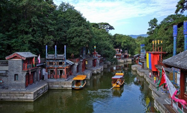 Hồ Côn Minh được quản lý chặt chẽ bởi chính quyền Bắc Kinh