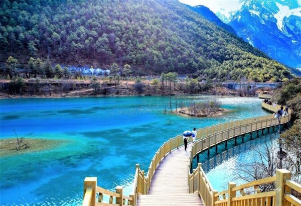 Hồ Ngọc Dạ là điểm đến đầu tiên trong chuỗi bốn hồ nước tuyệt đẹp