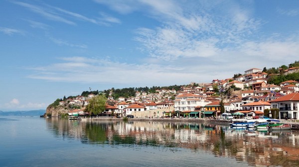 Hồ Ohrid là một trong những hồ cổ nhất và sâu nhất ở Châu Âu