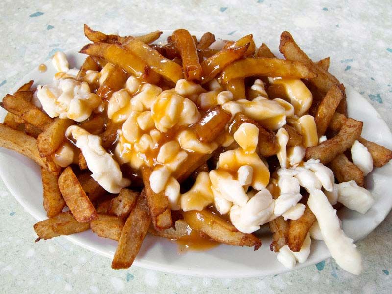Đi du lịch Canada thưởng thức món Poutine