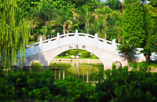 Công viên Nam Hồ gần phố đi bộ Trung Sơn Nam Ninh