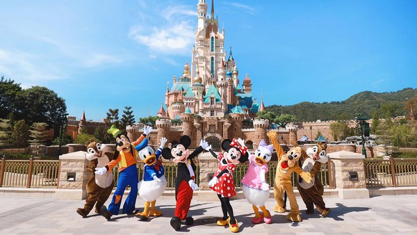 Không gian đậm chất Châu Âu tại công viên Disneyland Hong Kong