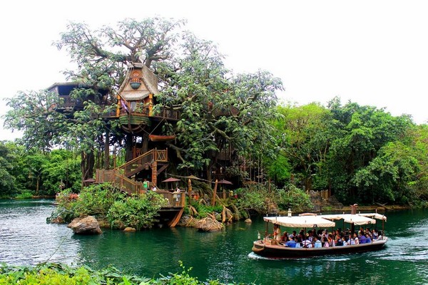 Vùng đất phiêu lưu (Adventureland)