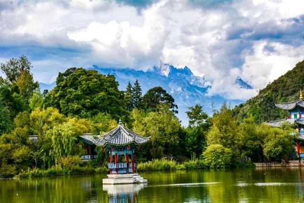 Đến công viên Hắc Long Đàm check-in Yiwen Pavilion