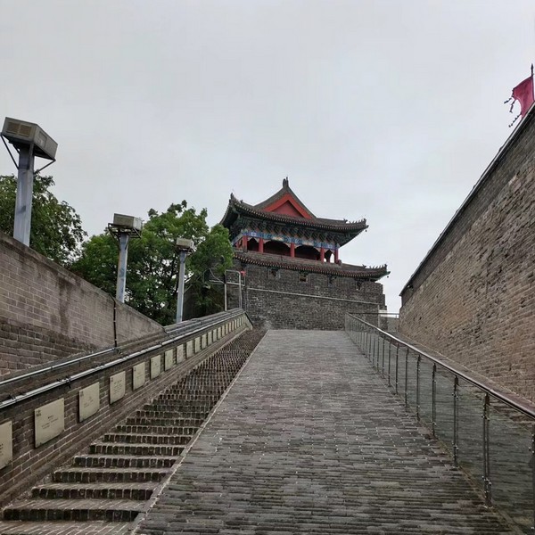 Tường thành Khai Phong có gì?