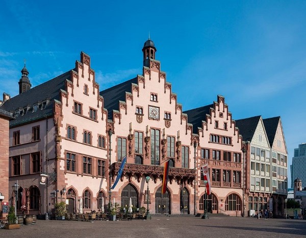 Dãy nhà Römer, nằm giữa lòng Frankfurt hiện đại