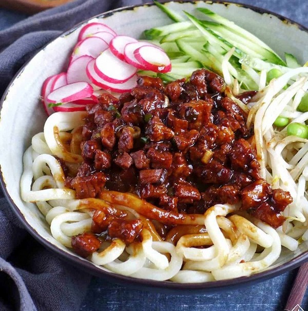 Mì Sợi Tương mang hương vị đường phố mộc mạc