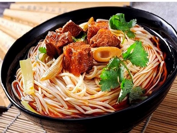 Mì Lạc Dương cũng là một món ăn phổ biến với mức giá bình dân