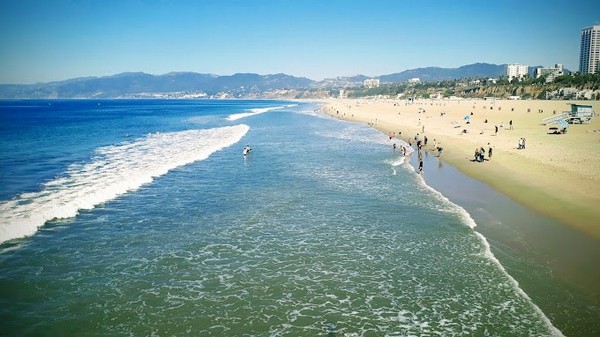 Bãi biển Santa Monica là một trong những bãi biển đẹp nhất của California