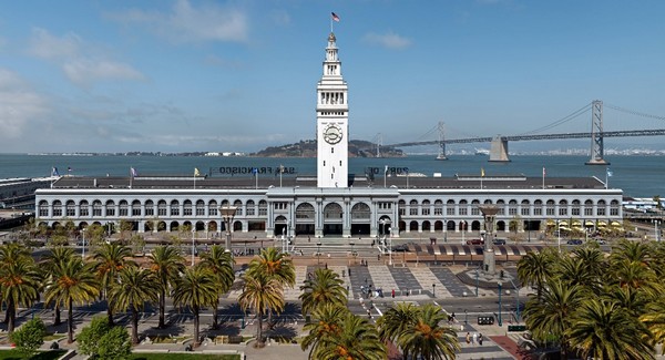 Chợ phà The Ferry Building Market, tọa lạc bên bờ Vịnh San Francisco