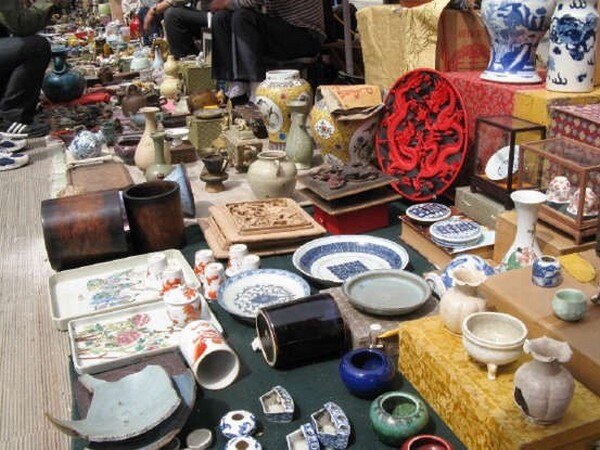 Chợ trời Panjiayuan tọa lạc ở phía đông nam của đường vành đai ba Bắc Kinh