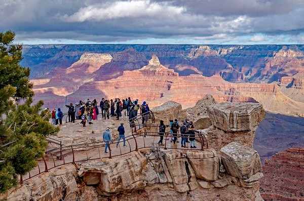 Grand Canyon được hình thành bởi dòng chảy của sông Colorado