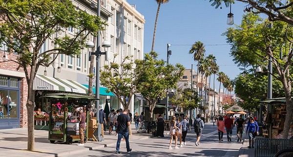 Khu Phố Đi Bộ Third Street Promenade tổ chức nhiều hoạt đông hấp dẫn