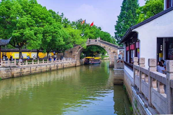 Cầu Phong Kiều, một công trình kiến trúc cổ kính mang vẻ đẹp thơ mộng