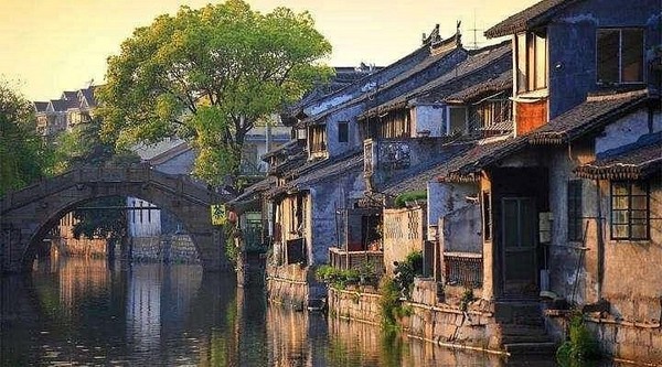 Cầu Zhihe, một biểu tượng của Fengjing với tuổi đời gần 700 năm