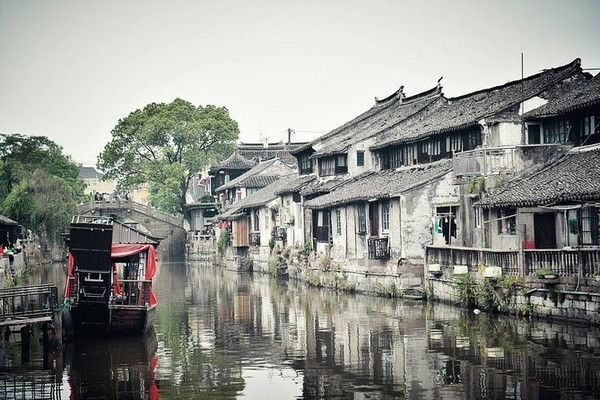 Phố cổ Fengjing còn là nơi diễn ra nhiều lễ hội truyền thống trong năm