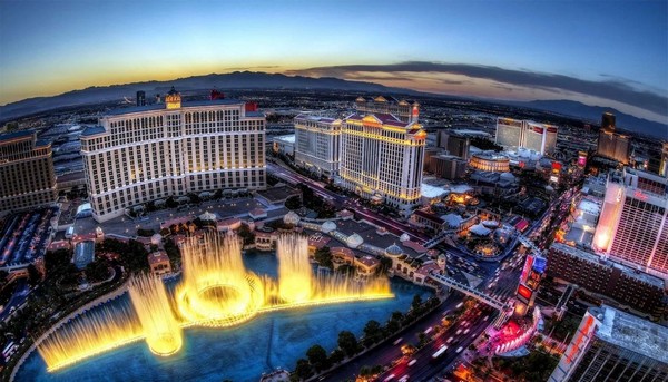 Đài phun nước Bellagio là một trong những biểu tượng nổi bật của Las Vegas