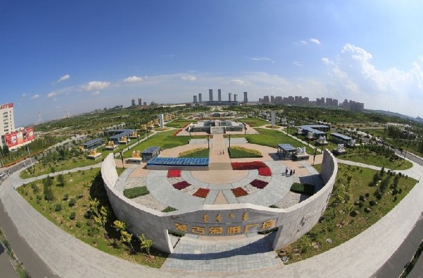 Quần thể kiến trúc tại Kangbashi là một bức tranh sinh động về sự giao thoa văn hóa