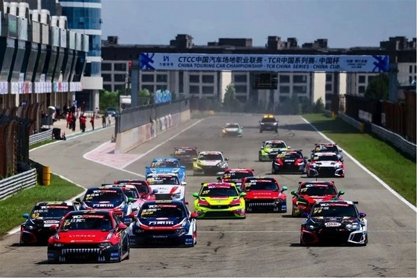 Điểm nhấn khác biệt trong bức tranh đô thị này chính là Thành phố Đua xe Quốc tế Ordos