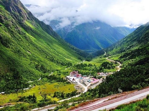 Khám Phá Khu Thắng Cảnh Gawalong: Thiên Đường Băng Tuyết Mê Hoặc Tại Tây Tạng