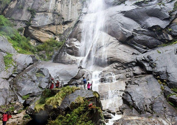 Khu thắng cảnh Kadinggou tọa lạc tại Nyingchi