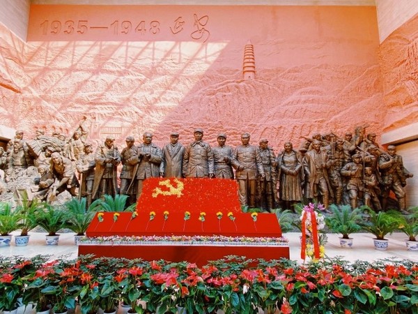 Khu tưởng niệm Cách mạng Diên An thường xuyên tổ chức nhiều sự kiện văn hóa ý nghĩa