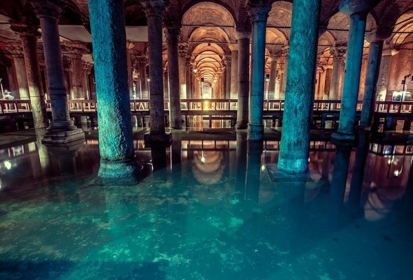 Ẩn mình dưới lòng đất Istanbul là một tuyệt tác kiến trúc khác mang tên Basilica Cistern